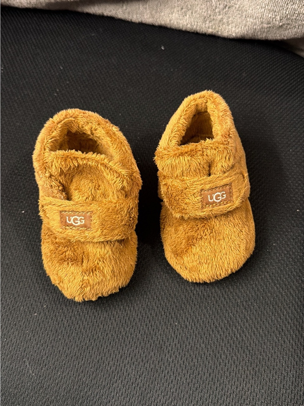 UGG Kids Fuzzy Hook-and-Loop Slippers - Chestnut Brown